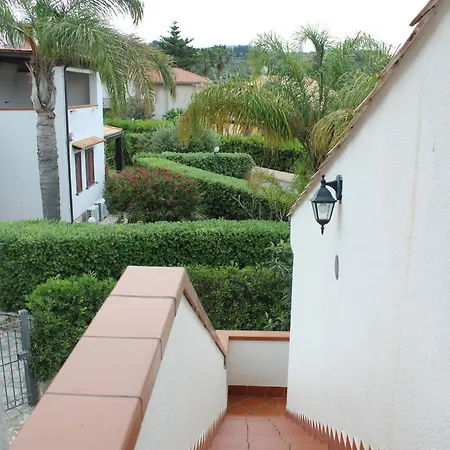Tusa Appartavilla Residence Le Case Del Sole Campofelice Di Roccella Exterior photo