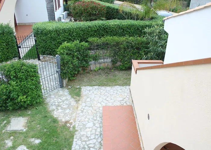Tusa Appartavilla Residence Le Case Del Sole Campofelice Di Roccella